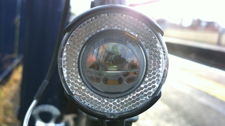 The B&M Lyt. A large frontal area, side illumination and an integrated reflector make this a great commuter light.